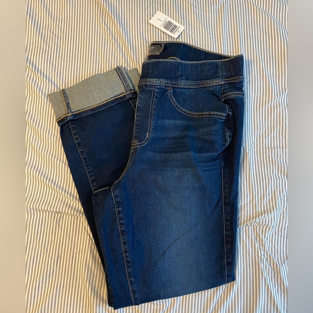 High rise, straight fit, lean jeans